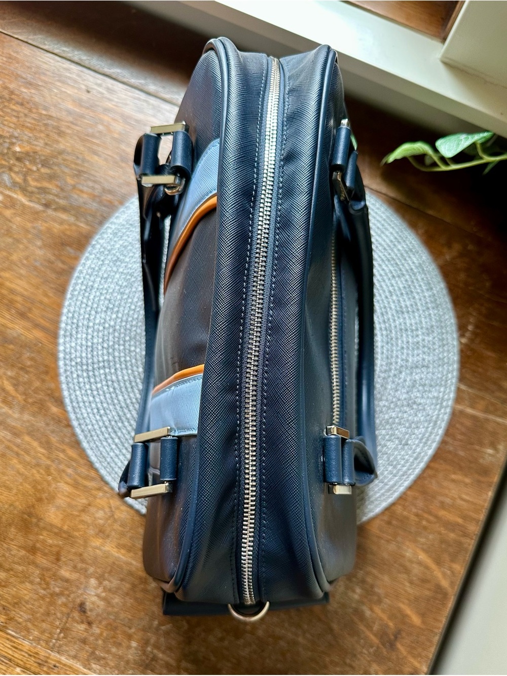 Porter Airlines Unisync Travel Retro Striped Bowling-Style Flight Bag with Pouch - Picture 15 of 15